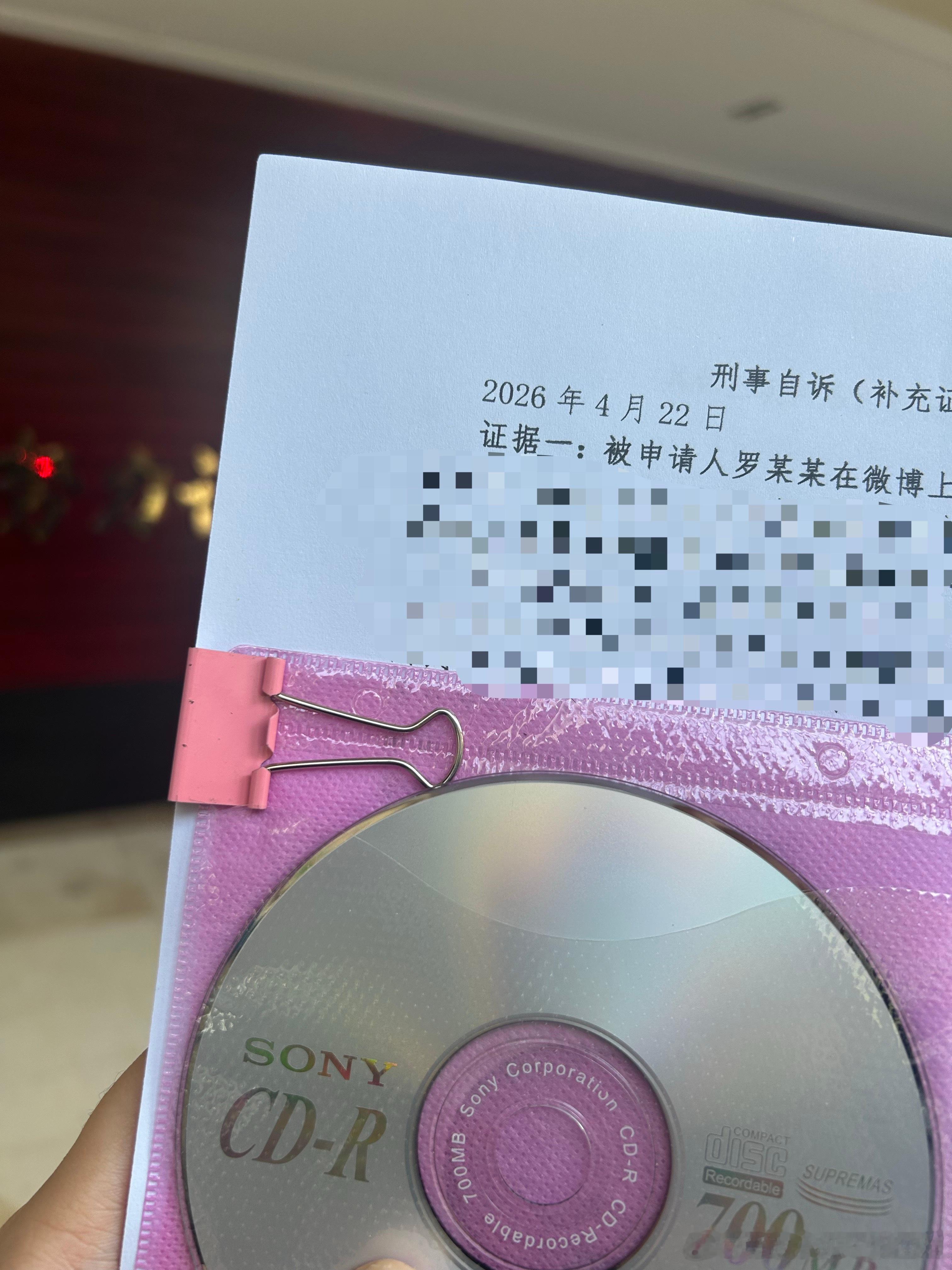 月经弄脏火车卧铺女子发声 之前看网上律师们说，给法院的材料，要用红色夹子，预示着