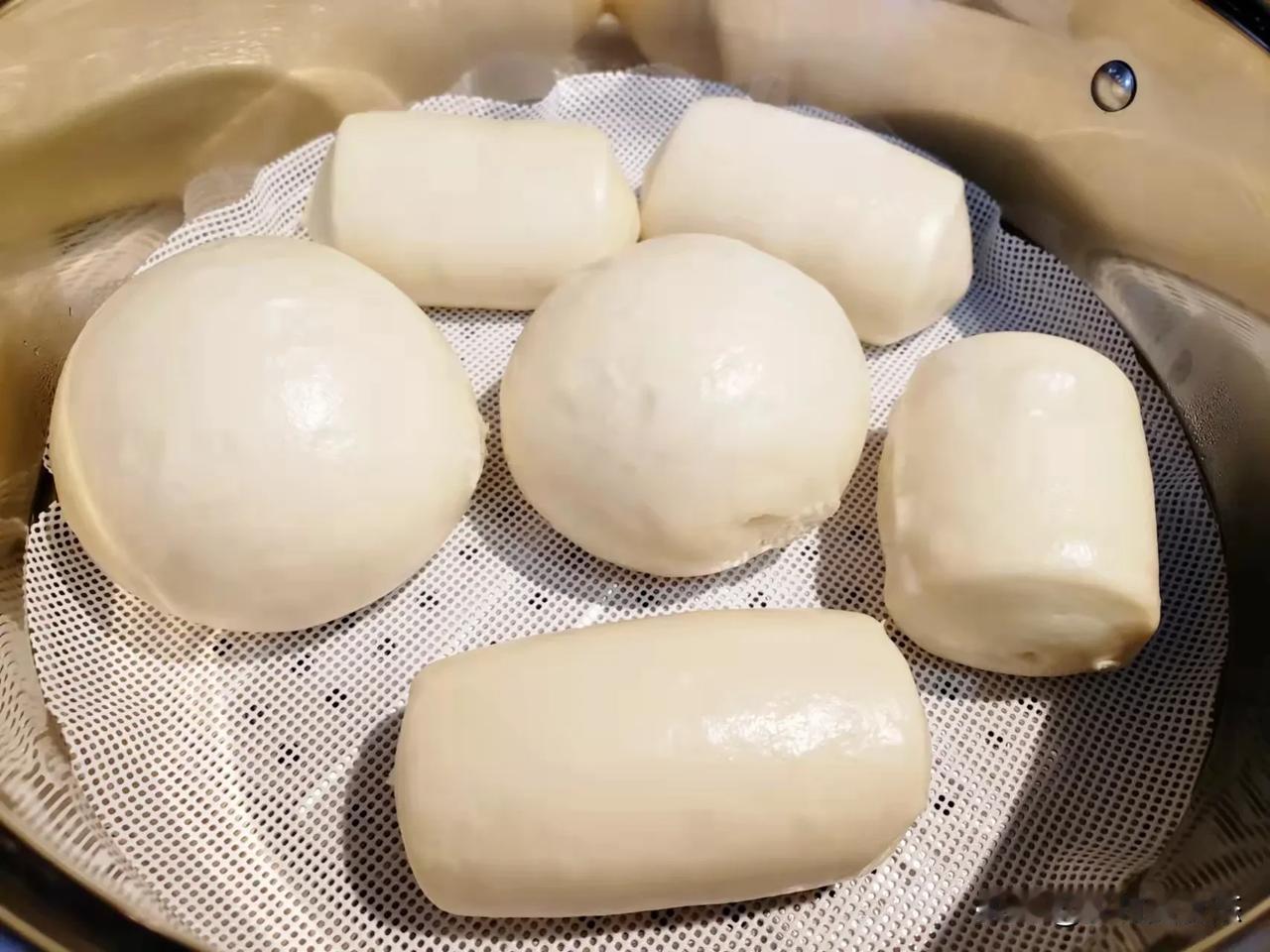 馒头包子表面发黄，除了面粉，揉面，这个细节同样要注意，大家共勉。