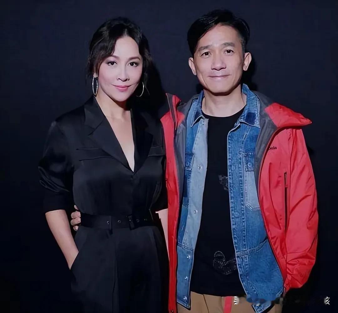 人家两口子那么有钱，都没有要孩子，这两口子要是有孩子，那孩子得多幸福。
想想我们