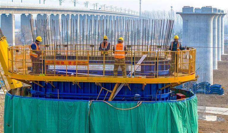 焦洛平高铁项目跨黄河、洛河工程加速！
从官网了解到，在焦洛平高铁项目黄河公铁大桥