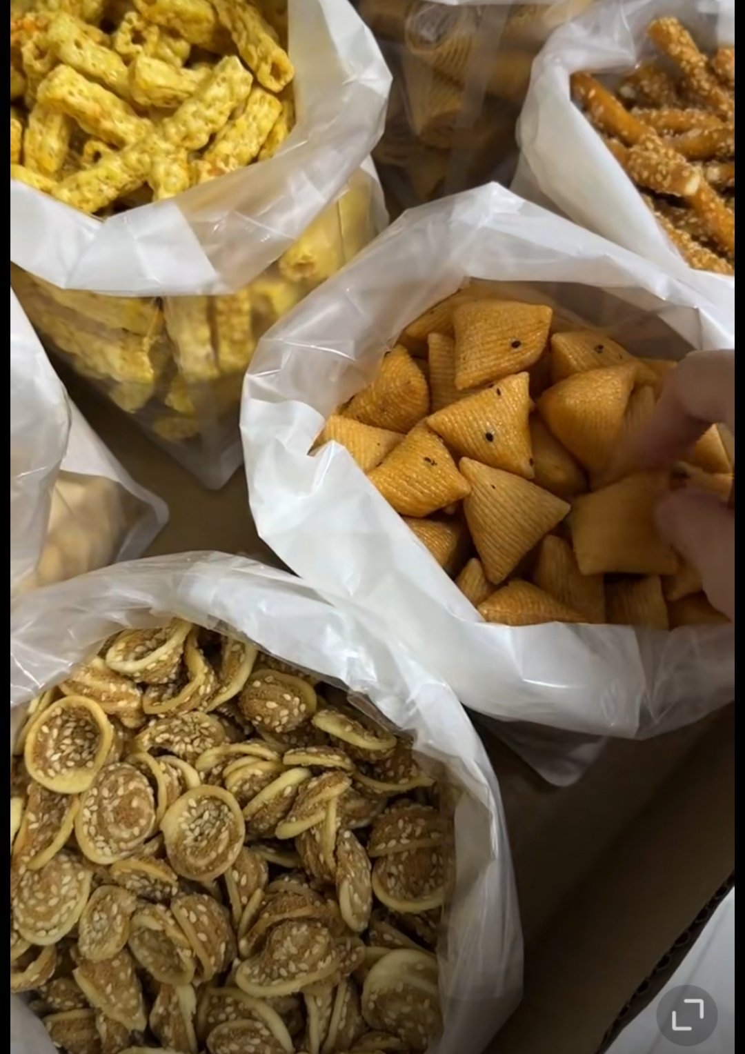 由于老妈把我和年货关一个屋 然后年货能顺利留到大年晚上吗，是不是得采购第二轮，不
