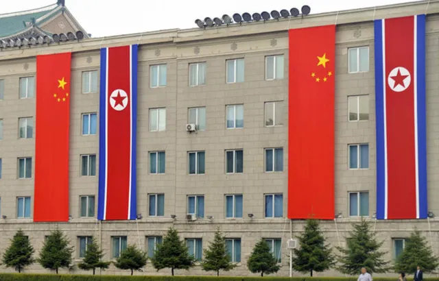 【看到中方对朝访问，日本官房长官坐不住了，高市早苗怕什么来什么】时隔7年，中方专