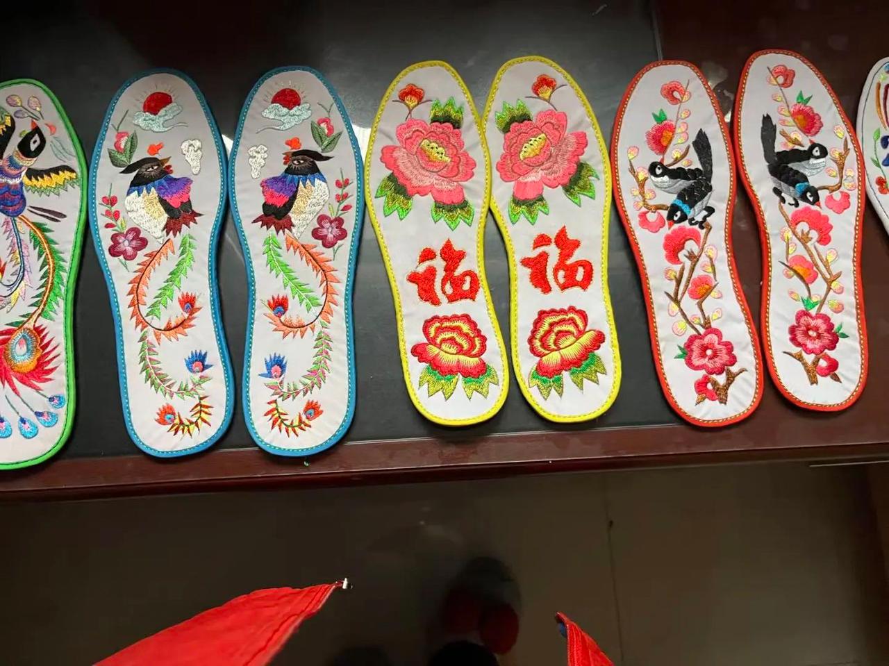 我们这代人

六零后的青春时期，没有手机，没有微信，甚至很少有固定电话。
恋人要