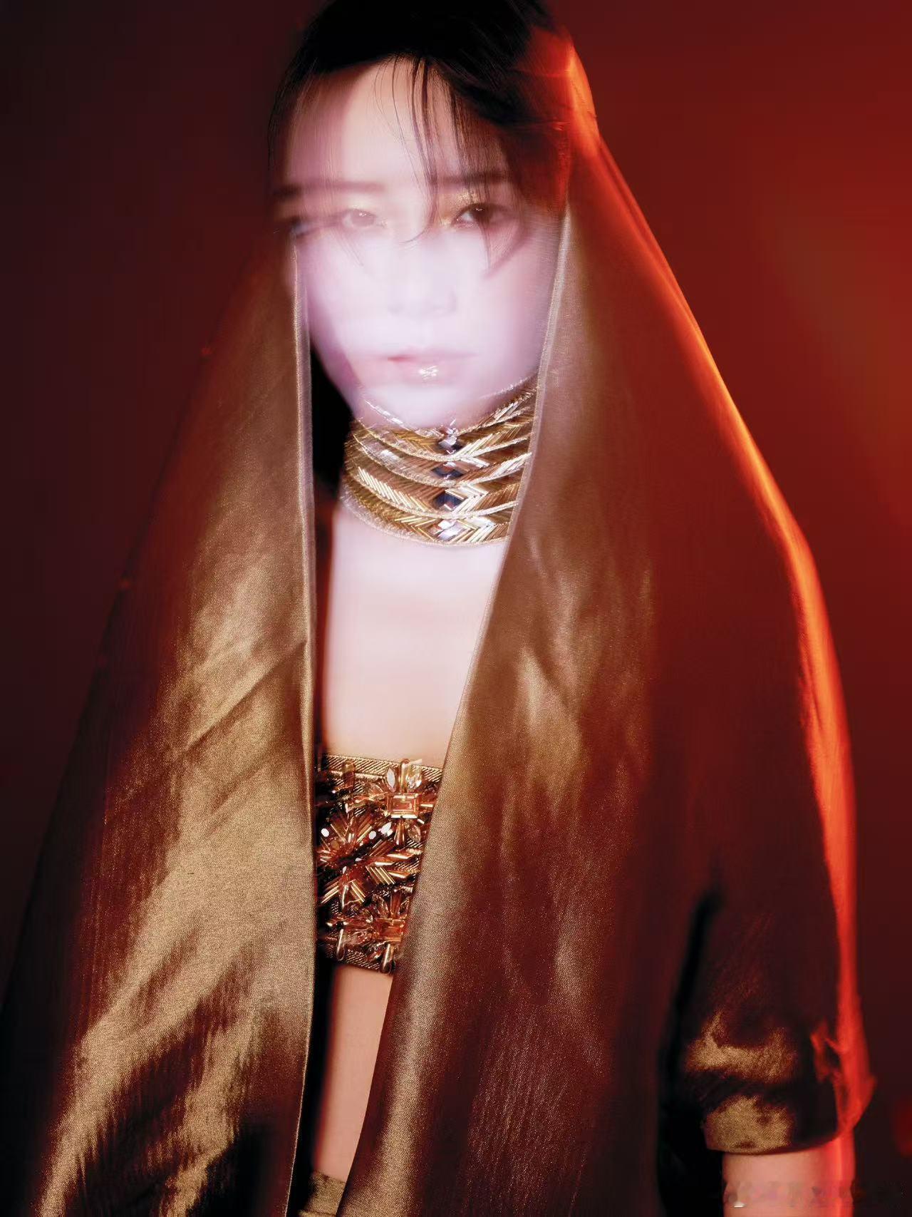 2025流光盛典 精品购物指南流光盛典现场，身着Maison Sara Chra