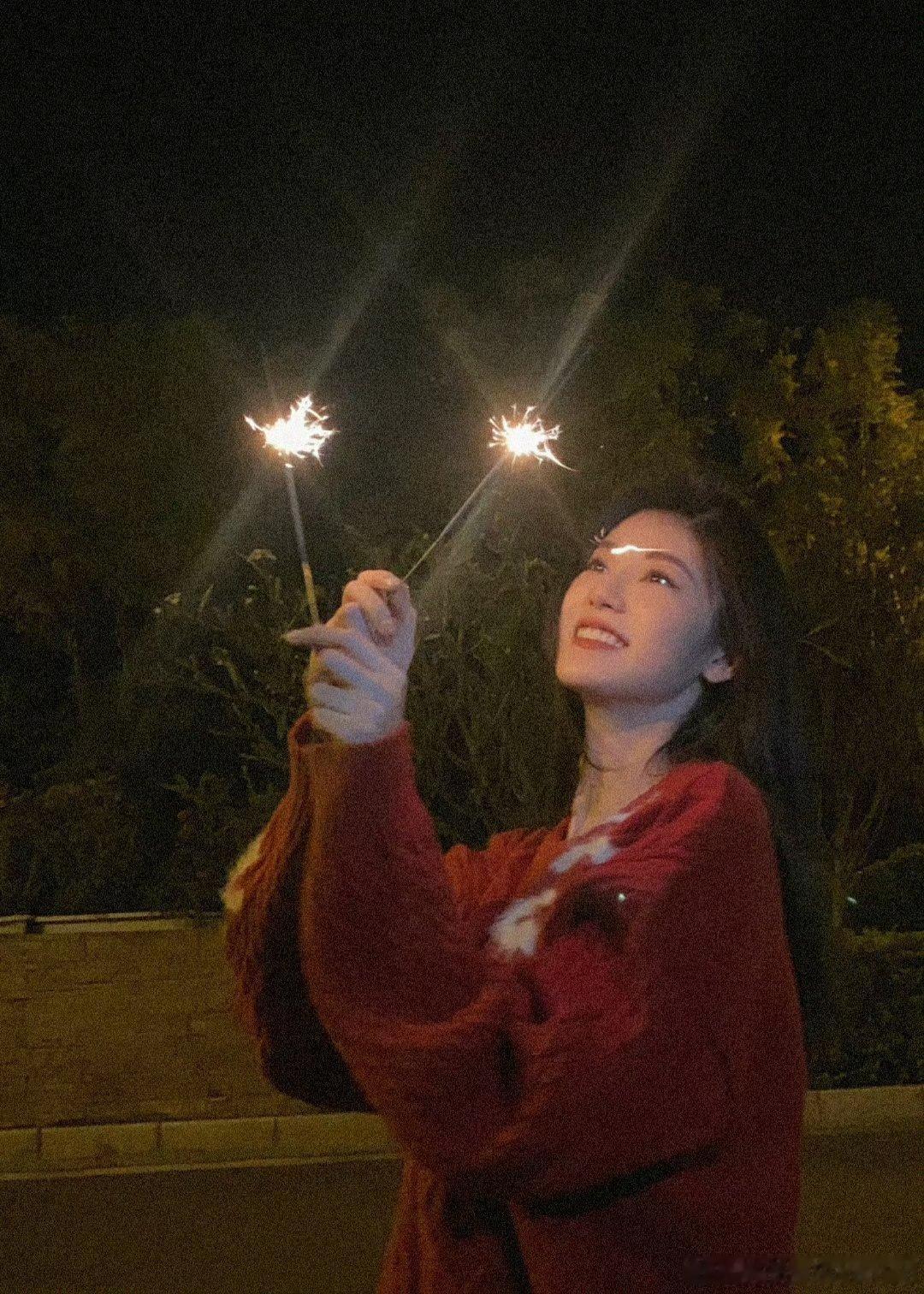 生日的小铃铛敲响啦🔔今晚 19：30，微博碰头，一起过生日。 明星生日汇  李