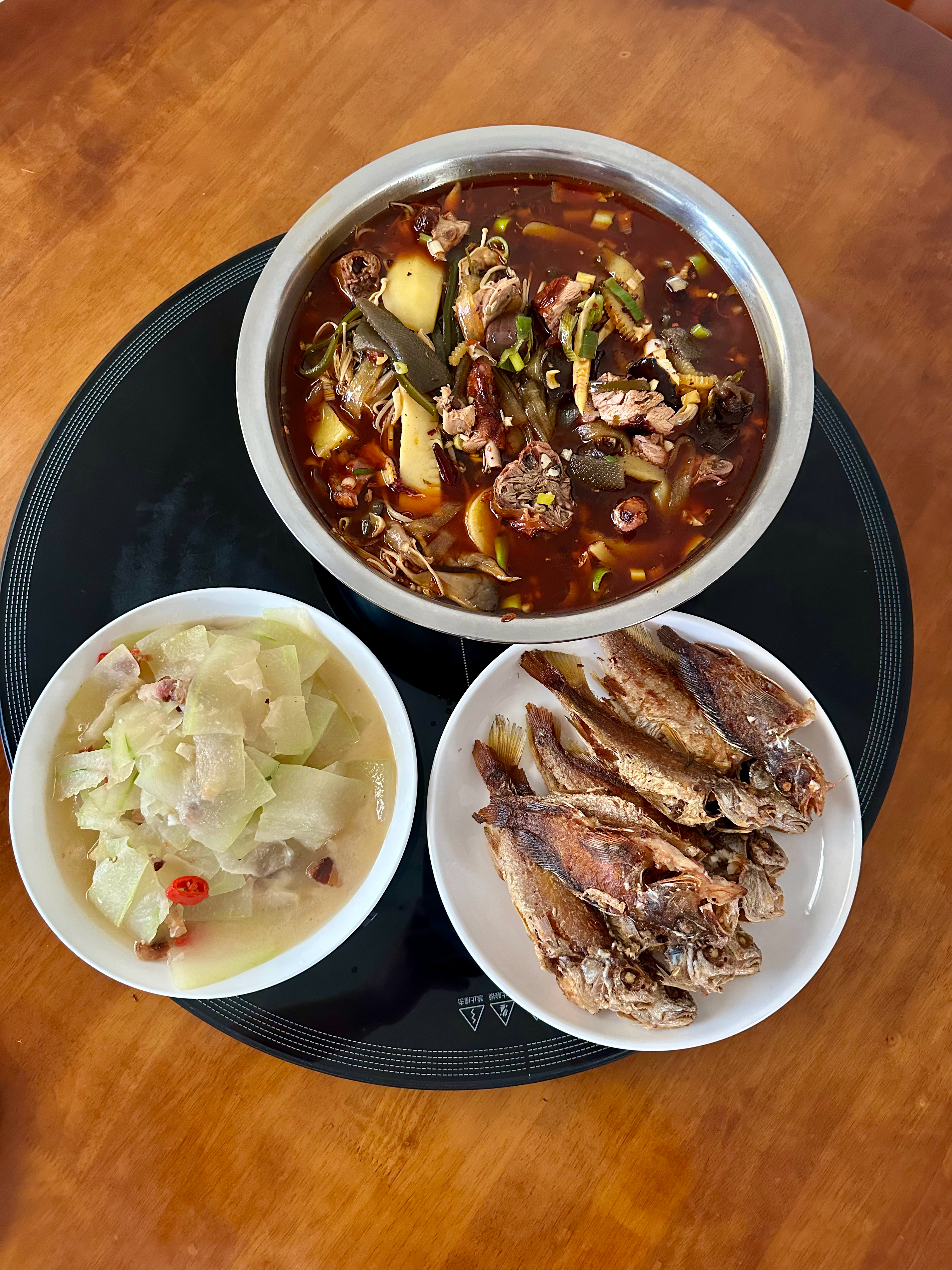 冒鸭子一股香精味，不吃也罢。 成都