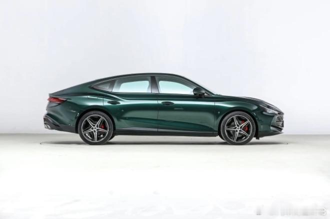 MG据悉2026款名爵MG7将于2026年1月6日上市。新车将搭载NGP高阶辅助