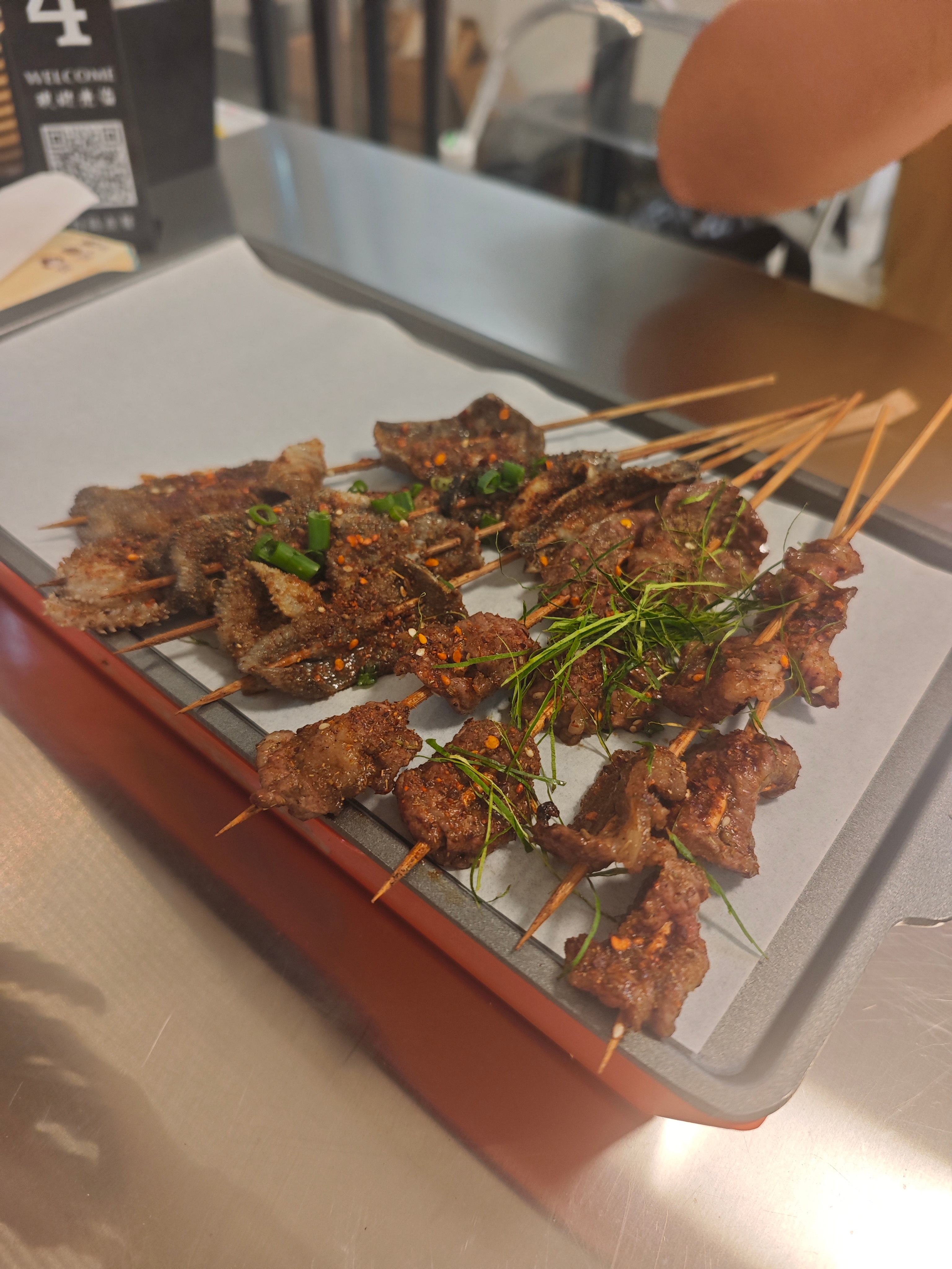 这次小伙伴到深圳也偷跑去大运烧鸡，说烤毛肚好吃！！！就是没见到大网红，这次我也去