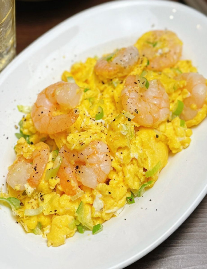 虾仁🍤炒鸡蛋🍳有多健康不必多说了吧已经在期待😎假期了我的美食日记 ​​​