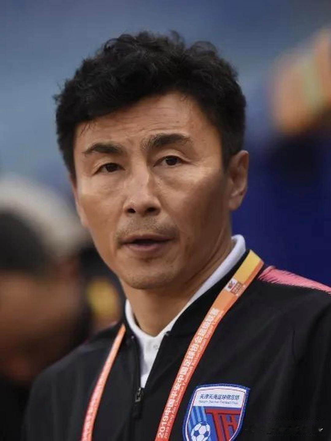 句句扎心！李玮峰彻底撕开国足病根：踢不过韩国，根本不是球员差。
为什么国足年年苦