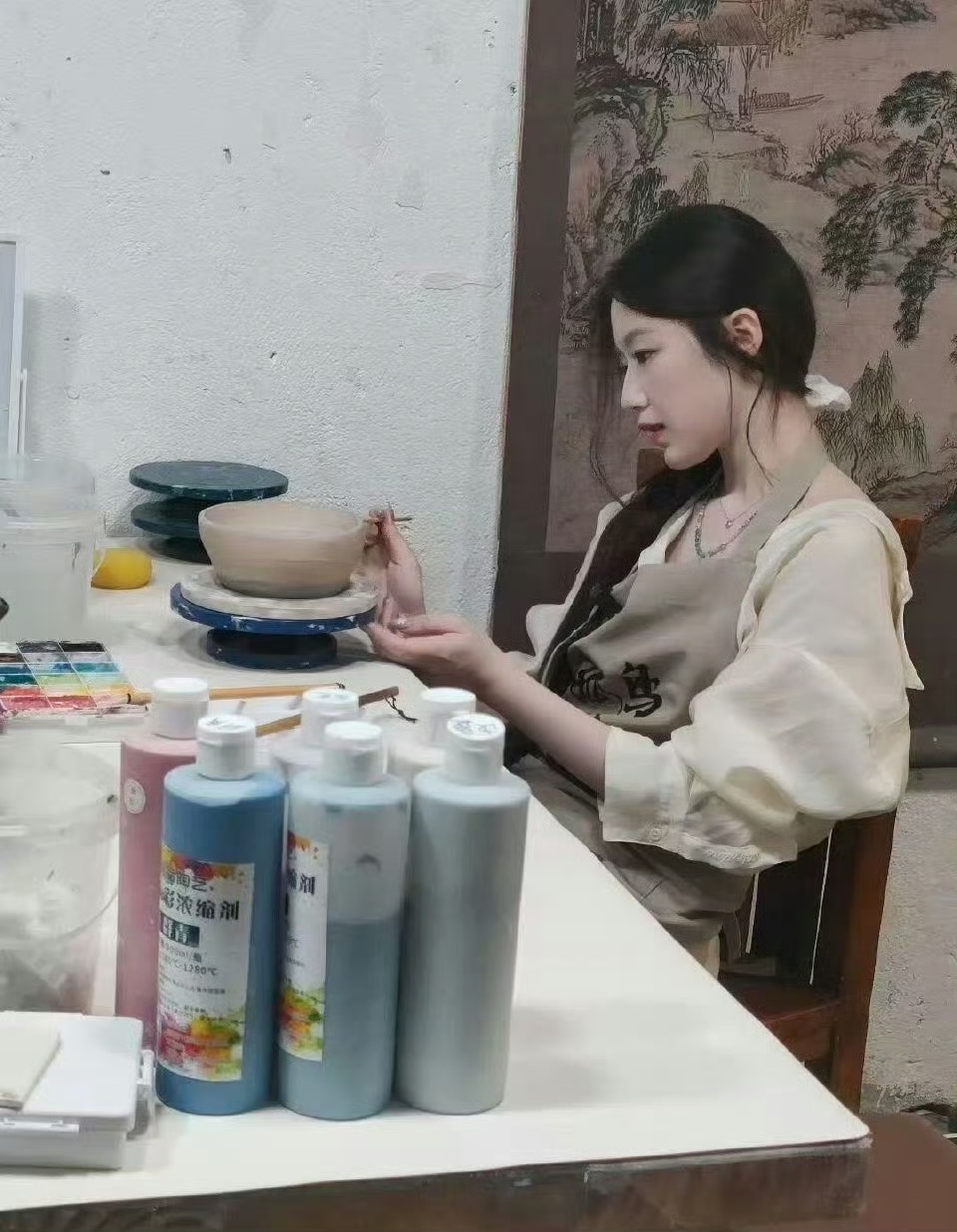 叶舒华景德镇做陶瓷真的好美呀生图很抗打[手指比心][手指比心][手指比心] ​​
