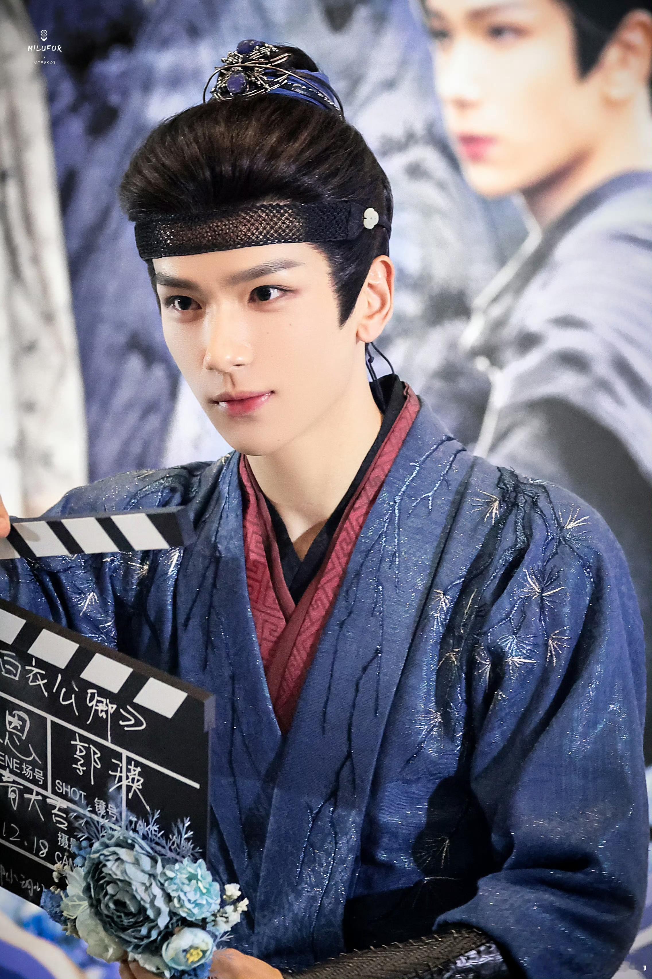 余承恩杀青收信收了四十分钟 余承恩杀青收信足足四十分钟！现场粉丝人数不少，他却毫