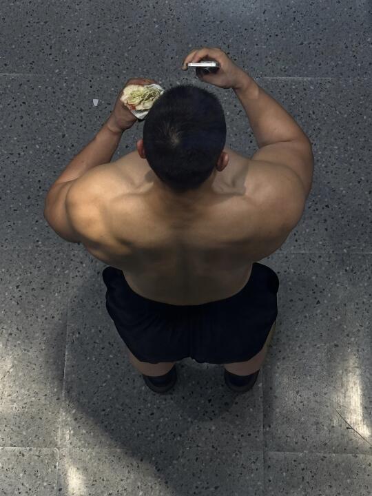 接触的人多了你就会发现