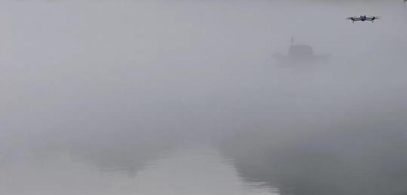 我认识一位当护士的朋友。
她跟说了一件事，她们医院曾经有个一直昏迷不醒的小女孩，