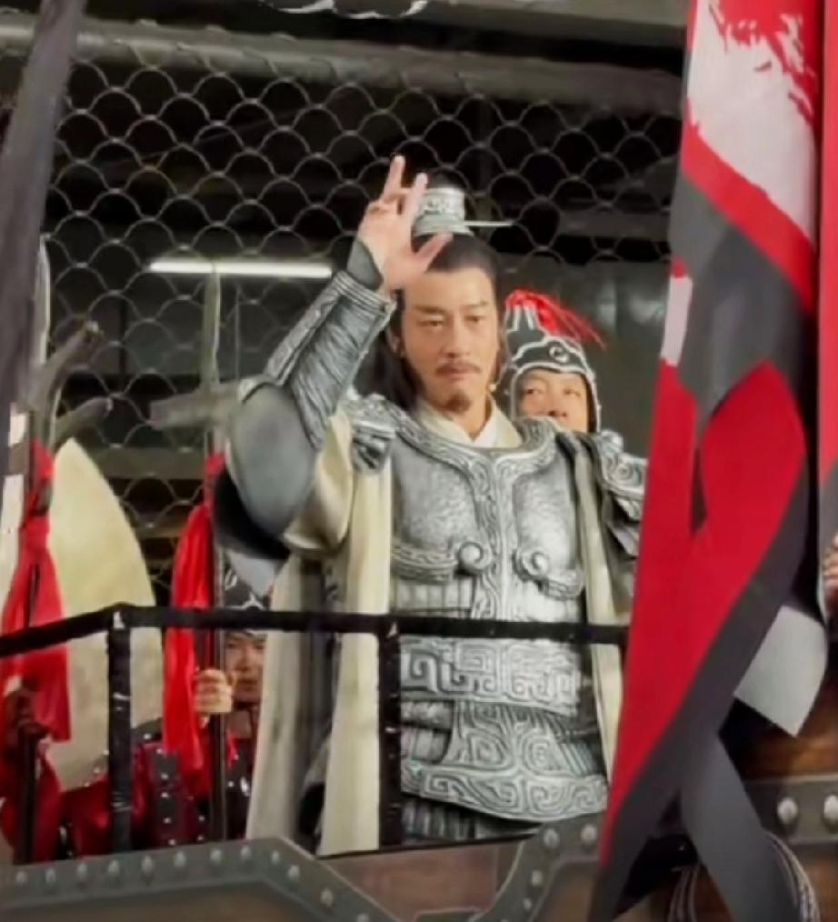 项羽冲我摆手了！西楚霸王项羽亮相江苏宿迁体育中心，有人说，何润东凭借出演项羽火了