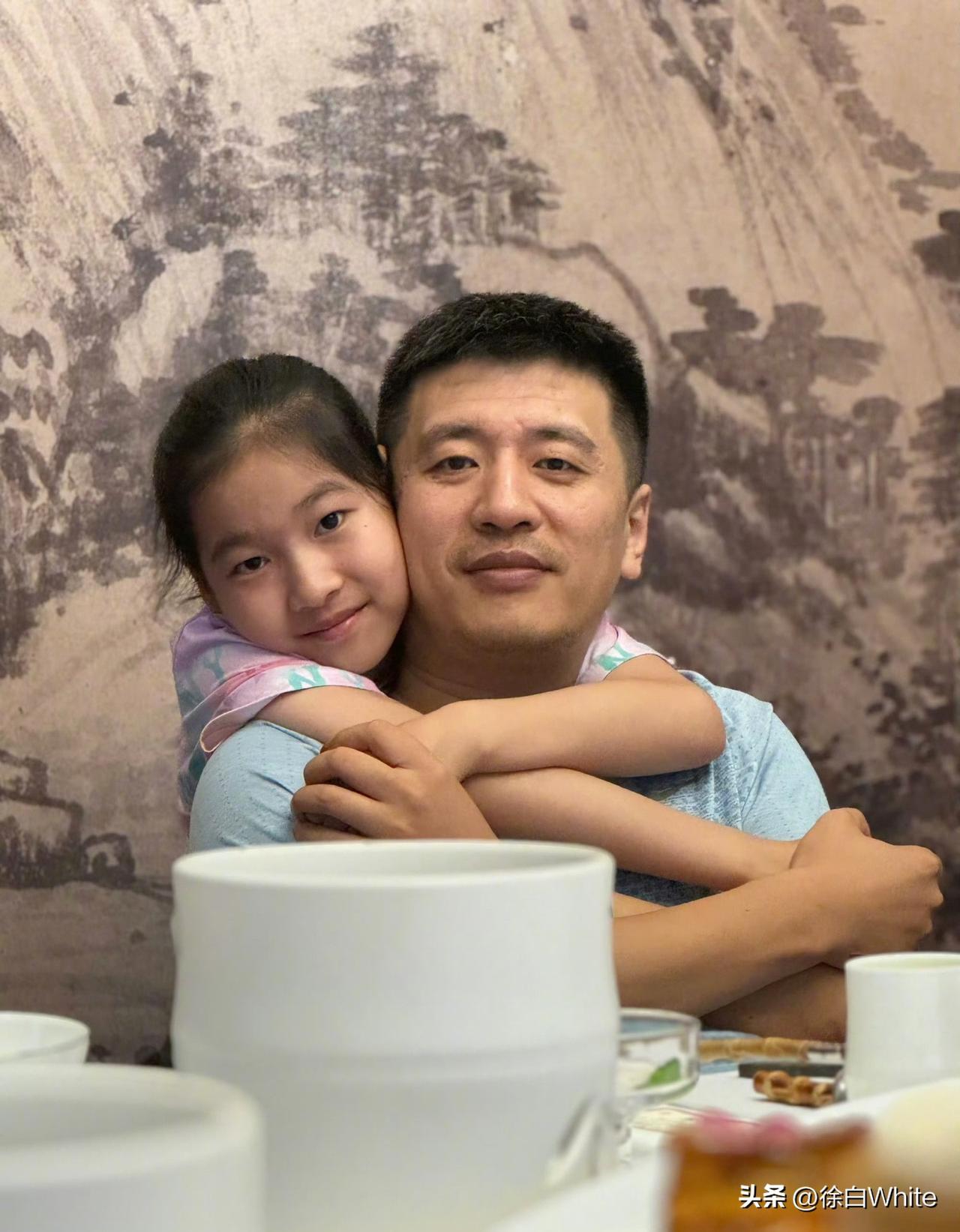 3月27日，张雪峰的女儿张姩菡很坚强！
在线回复感谢大家对张雪峰离世的悼念
她说