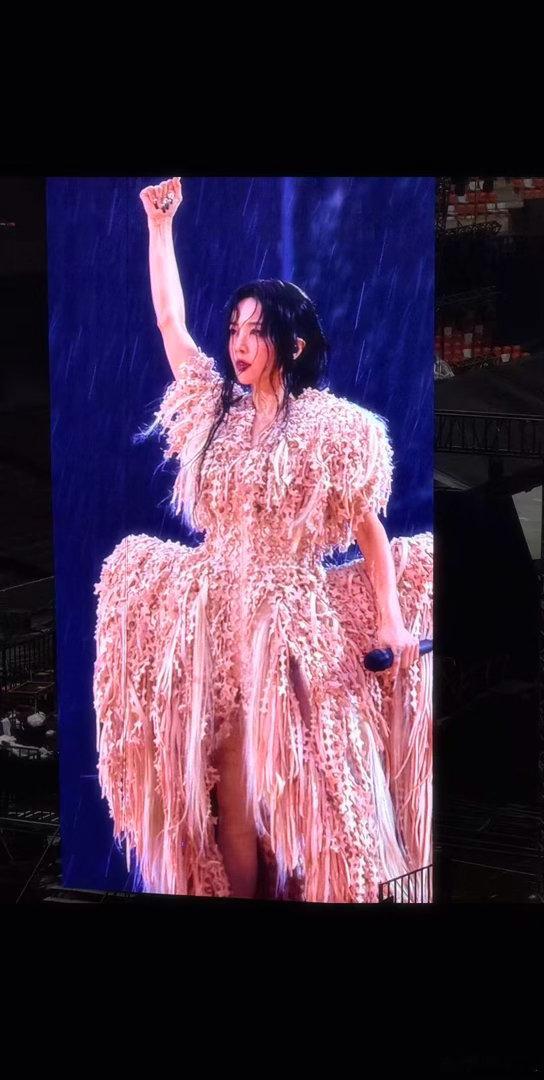 蔡依林林俊杰鸟巢开大 蔡依林到底是什么全能怪物啊👑唱跳稳如CD、舞美炸裂、还能