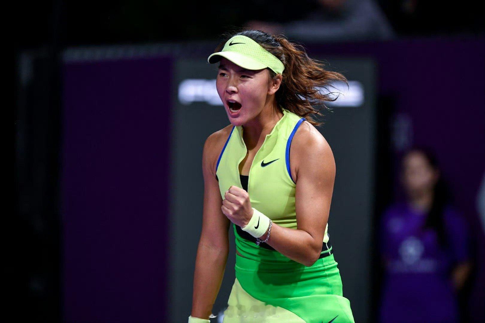 🇨🇳袁悦把握住第四个赛点，以4-6 6-2 7-6(5)逆转托莫，晋级克卢日