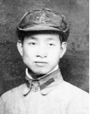 1940年，民兵队长当场抓获炊事员在饭菜里下毒，人赃俱获。就在炊事员即将被枪毙时