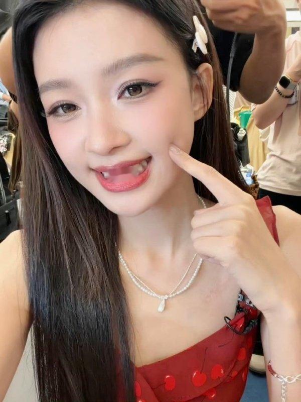 孙怡自己的粉丝自己疼 很难不被孙怡圈粉！认真回应原生短发的粉丝诉求，一直在默默筹
