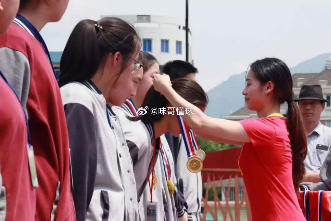 吴柳芳谈擦边风波吴柳芳：当主播只为养家尽孝；再多坎坷也不会停下脚步此前因网络争议