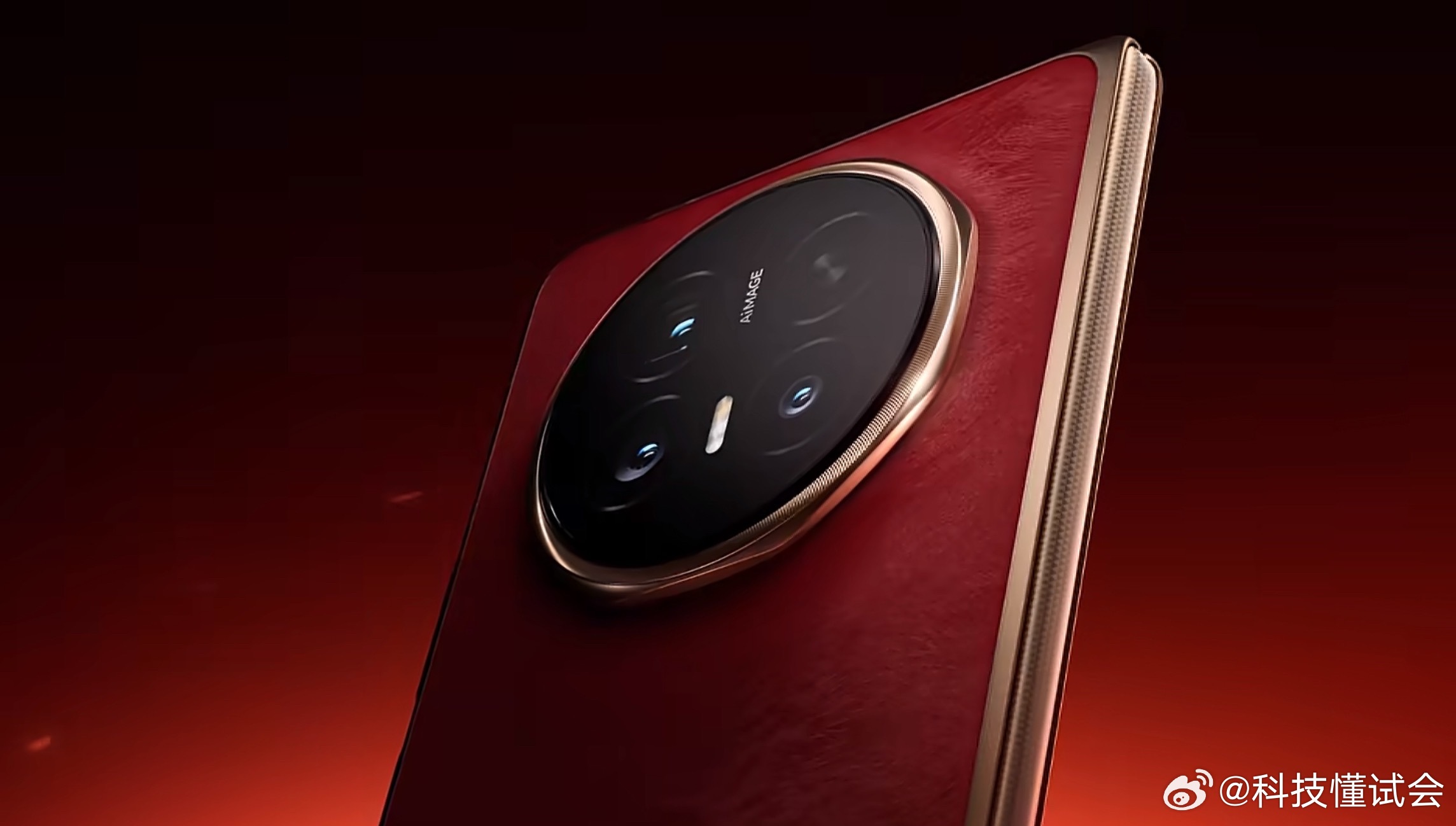 荣耀Magic V6搭载的青海湖电池肯定又有新的突破，在轻薄基础上，续航能力再提