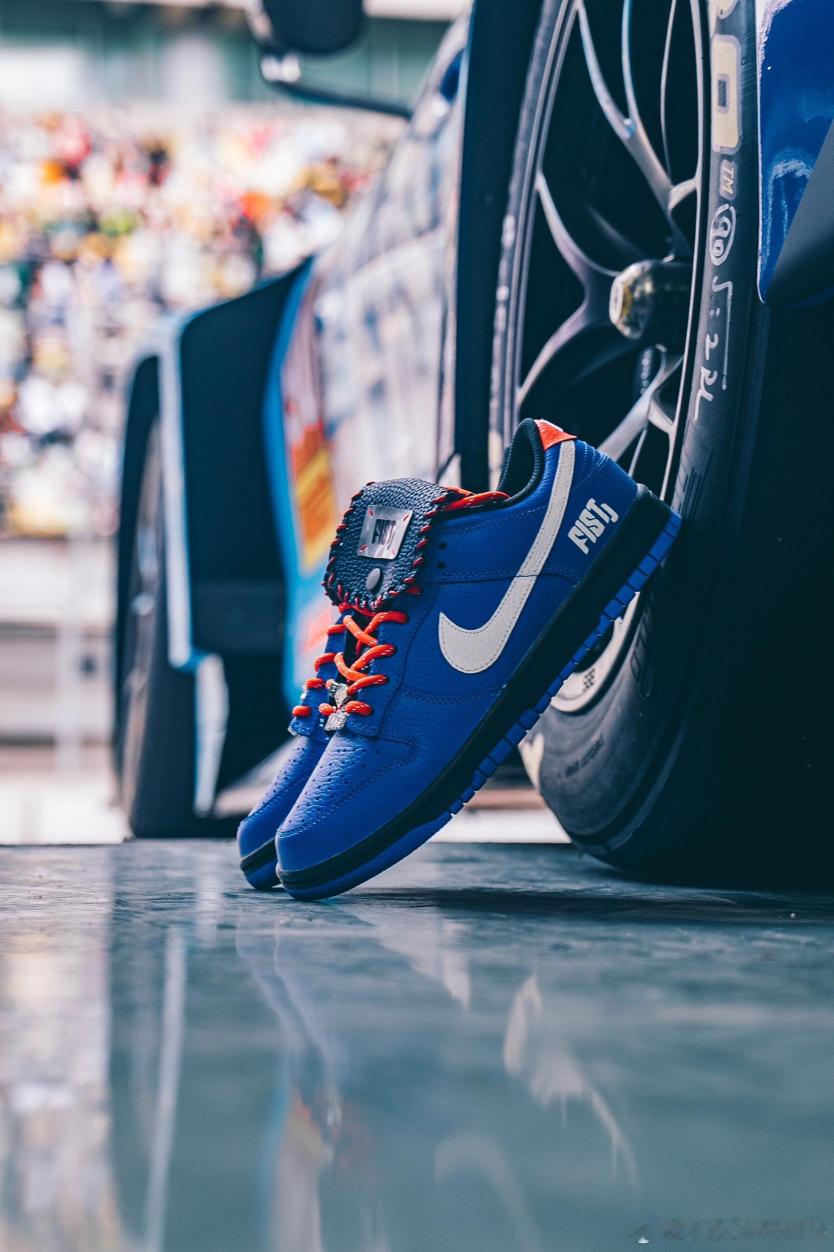 定制版NIKE DUNK SB球鞋👟配色灵感来自于fist team aai的