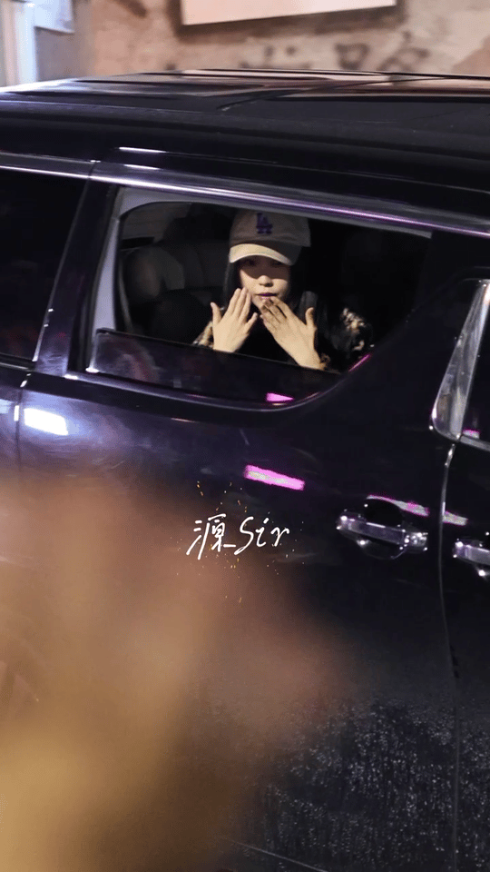 虞书欣萌的呀，今日份飞吻已收到😘 