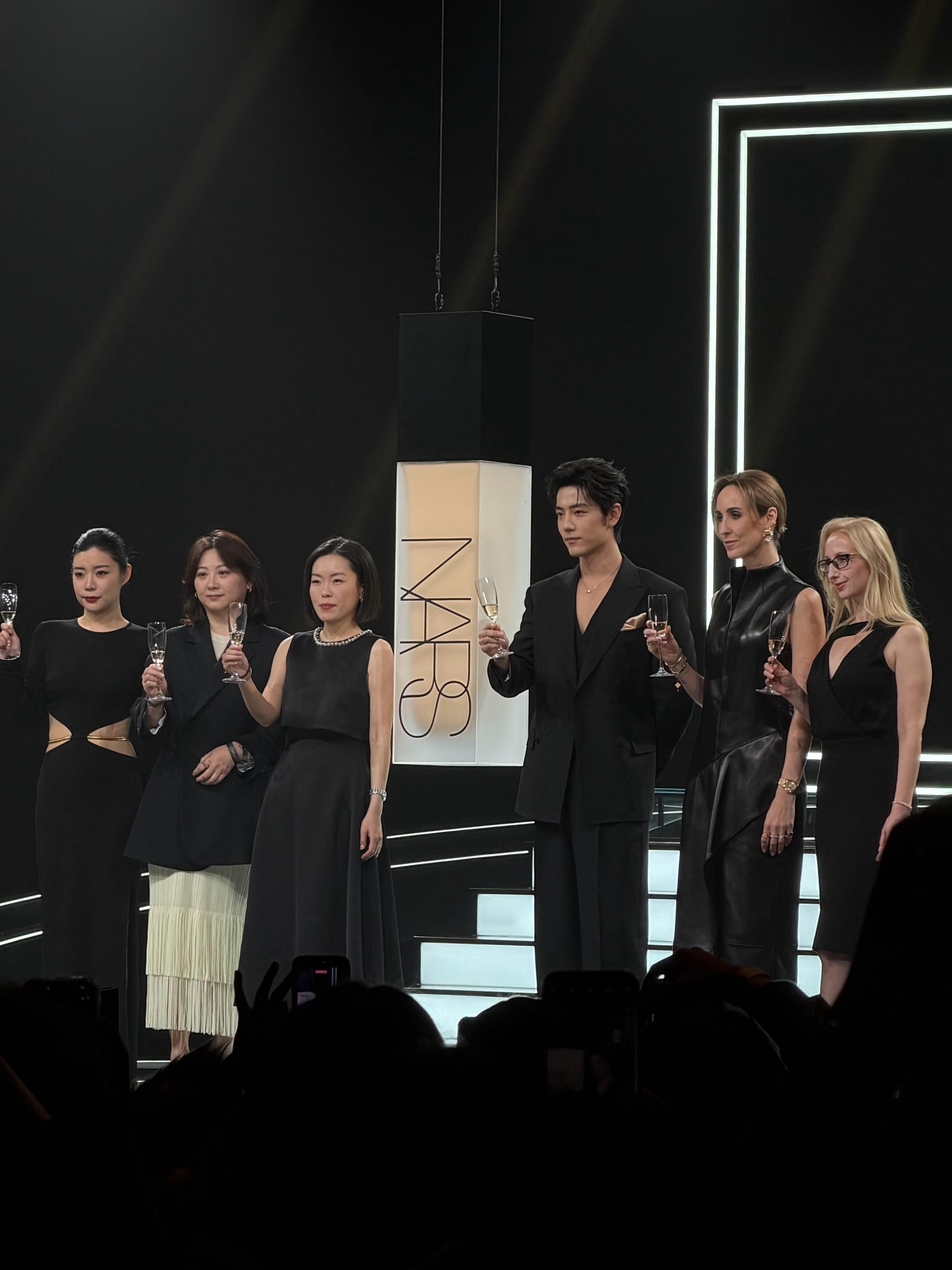 NARS🖤肖战live图太有实力在NARS新品发布看到肖战啦～我说生图比精修还
