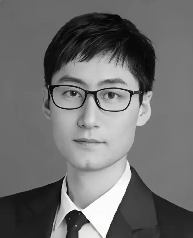 国防科大专家冯旸赫去世的原因，竟然是因为加班到深夜，然后连夜赶飞机去北京，在打滴