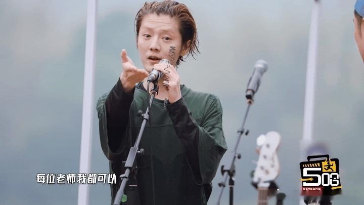 鹿晗36岁素颜状态鹿晗只有半截眉毛哈哈哈哈哈 五哈里鹿晗下水玩脱妆，素颜状态很抗