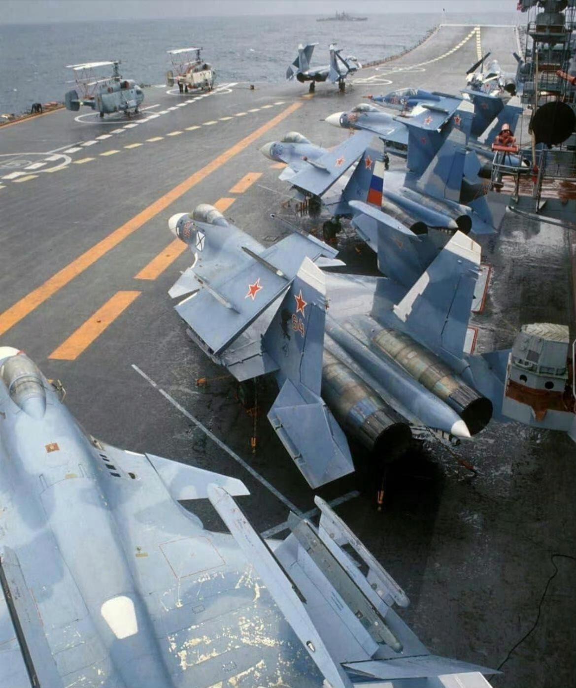 库兹涅佐夫号最后的高光时刻！
大修至今，最后的结局可能是拆船厂