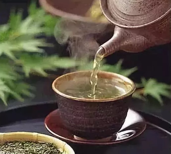 人生难得几日闲      清茶一壶煮流年      忘却人间三千事      心