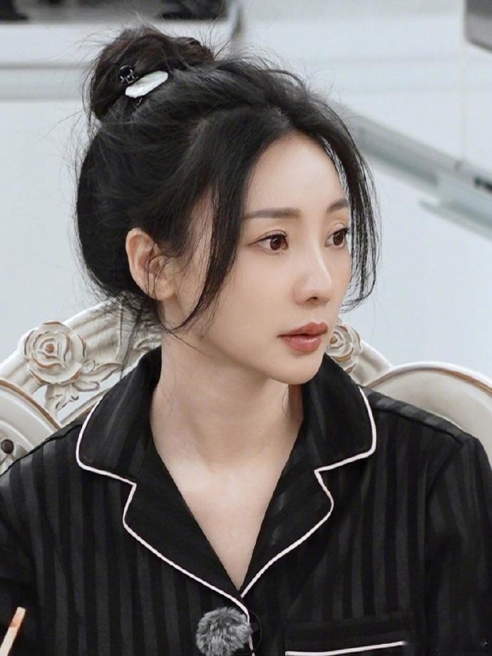 #柳岩进娱乐圈的原因##柳岩择业的初衷# ​​​柳岩因妈妈的病进入娱乐圈，这份孝