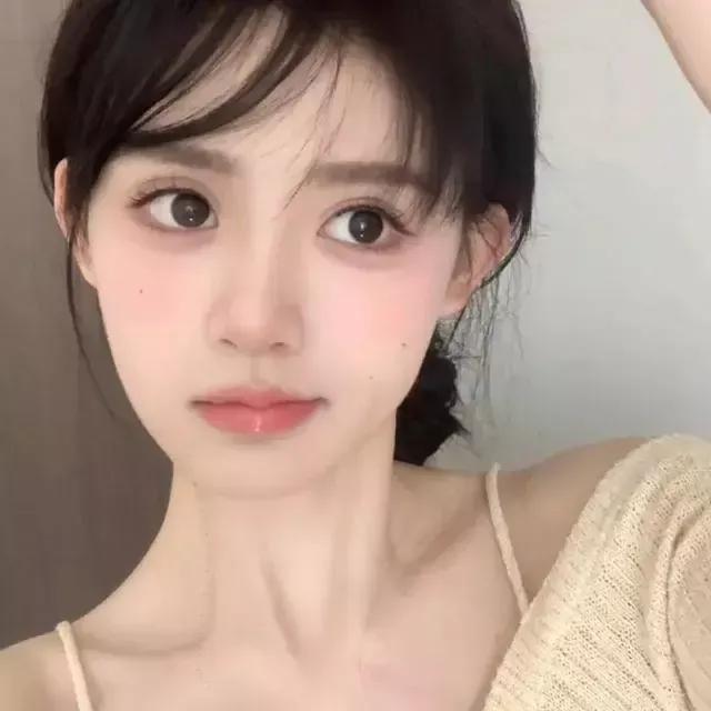 元气满满的一天，从精致妆容开始！清透少女感妆容 元气甜妹妆容 甜美元气妆容 粉嫩