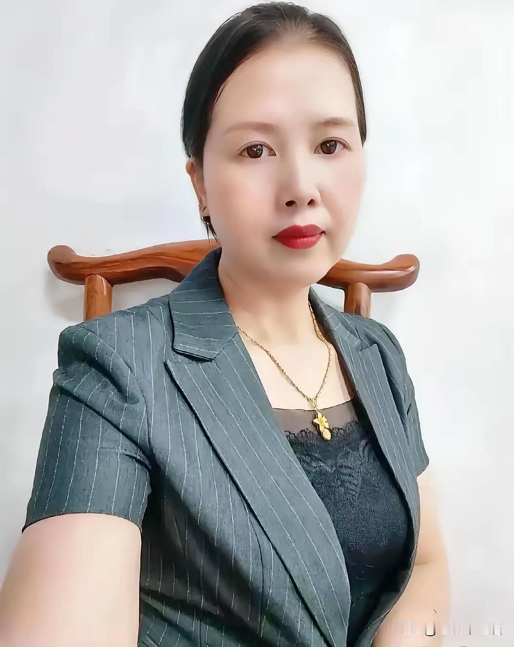 迈巴赫是租的，别墅是租的，"身家过亿"是演的——云南曲靖红"丽姐"靠一身假行头，