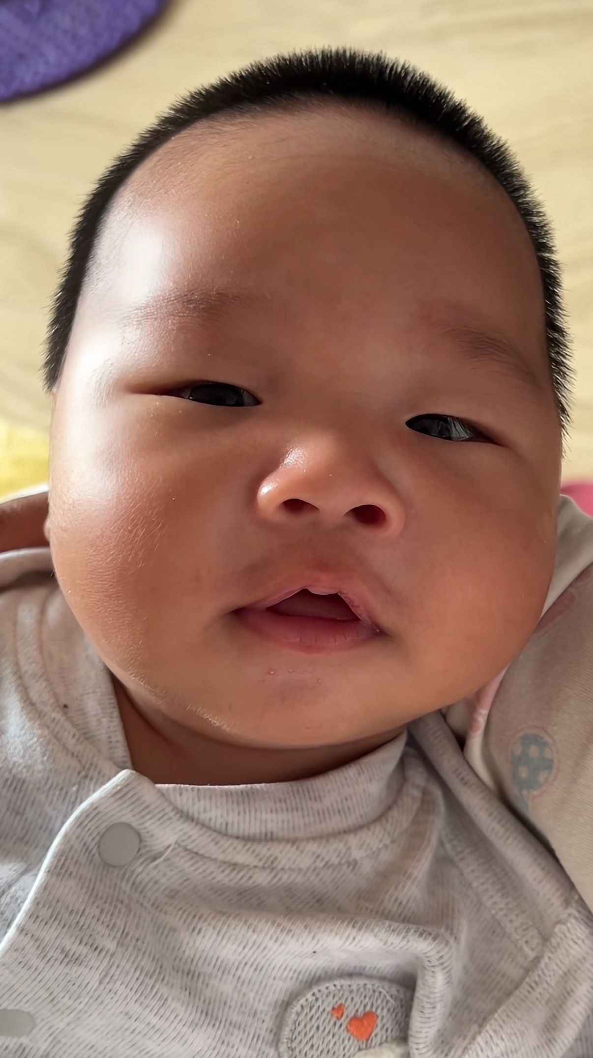 蓝战非都生不出这么像的吧，我怎么第一眼感觉是蓝战非有没有一样的想法。 