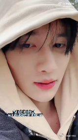 余宇涵 直播 余宇涵在直播里和粉丝唠嗑超亲切！就像老朋友一样分享生活中的点点滴滴