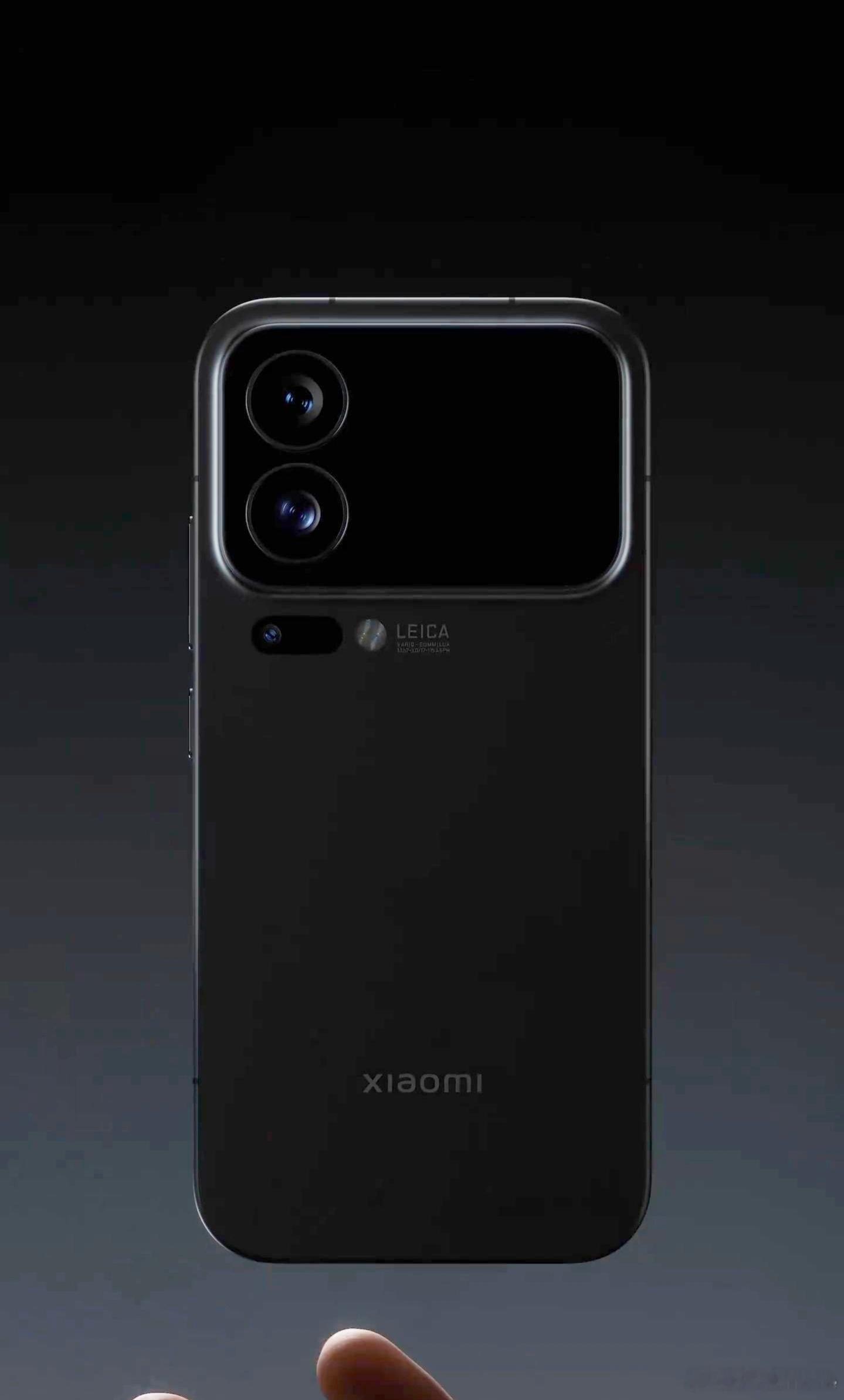 小米手机视频里是小米17 Pro，头像是小米17 Pro Max。潜望长焦都是1
