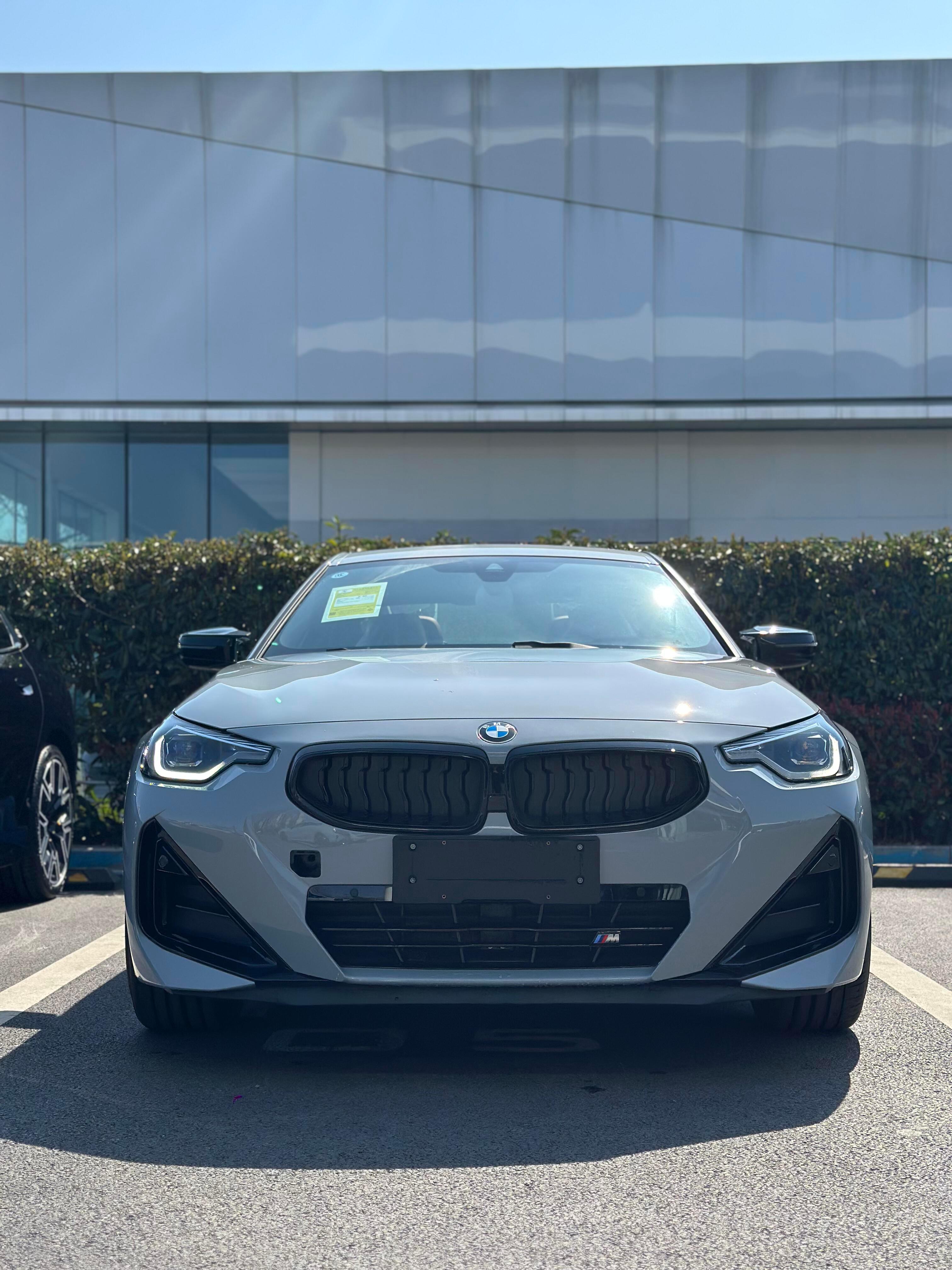 M240i四驱 配置真好啊 喜欢你来车漆：布鲁克林灰内饰：黑红双拼+19英寸M轻