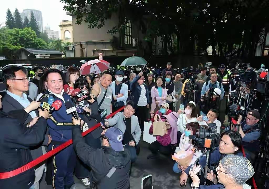 台湾政坛密集爆发重大事件：马英九疑失智、柯文哲遭重判、蔡正元入狱、朱立伦高调宴请