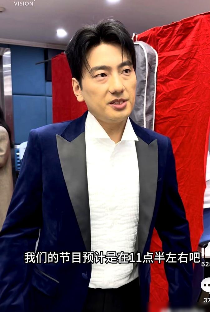 刘浩存又上春晚了！伴着海来阿木的沧桑嗓音，她一舞封神，可评论区却全是“截瘫女孩”