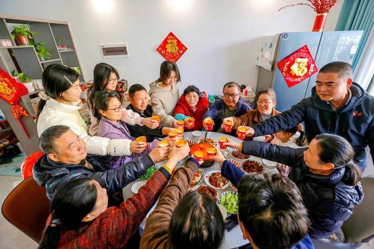 随着现代社会的发展，生活水平普遍提高，但对热爆趣创赛 节日串门相互拜访越来越淡化