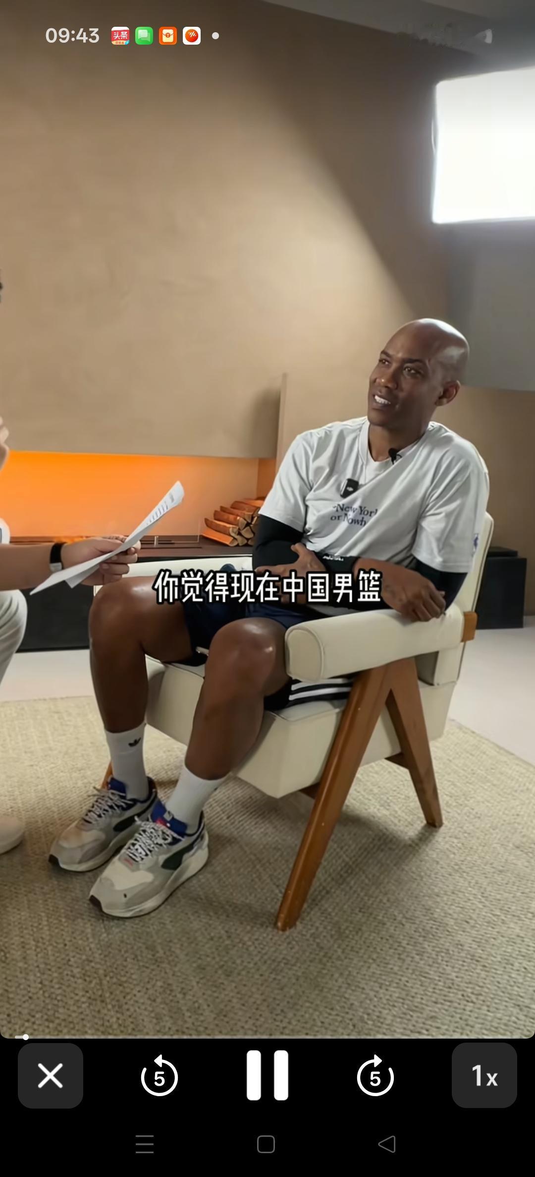 孙悦采访马布里的快问快答。
马布里这些年在中国确实是个中国通。
他是不是定居中国