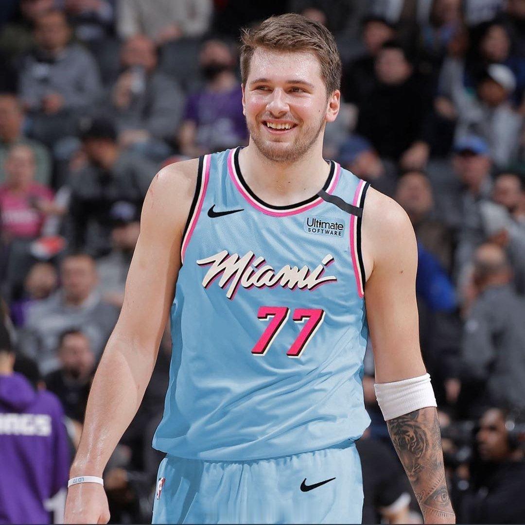 据了解，湖人新老板库什纳也有热火的股份，不知道卖了没nba