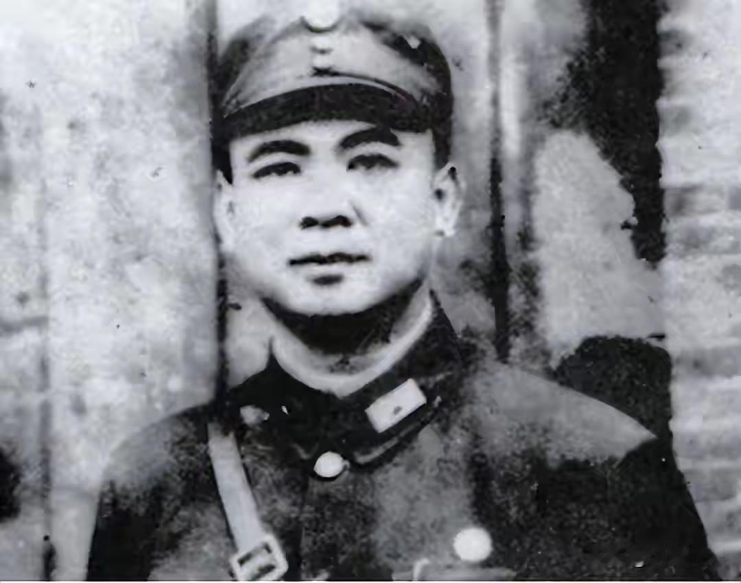 抗日将领李友邦将军在马场町刑场被执行死刑时，他的妻子严秀峰并不在刑场现场。此前，