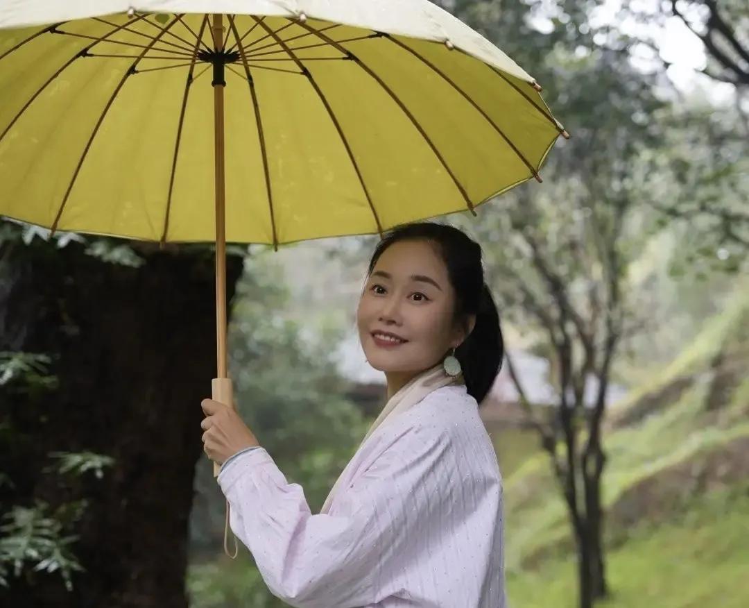 上海原主持人李蕾坚定的支持赵萧泓，采访赵的时候说的话什么心态
原上海主持人李蕾曾