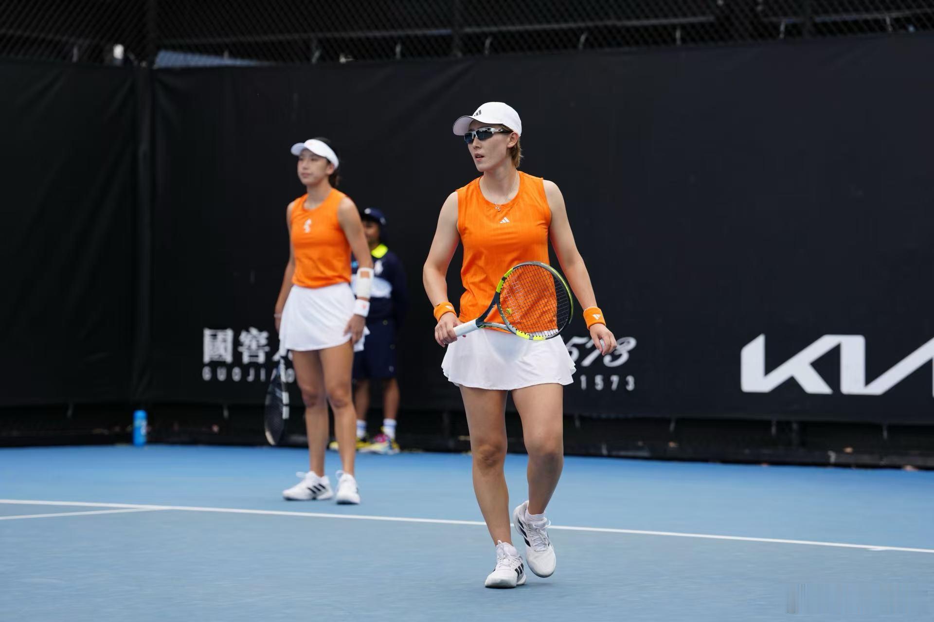 王欣瑜/郑赛赛在澳网2026 女双首轮比赛中负于卡布雷拉/普雷斯顿组合。王欣瑜明