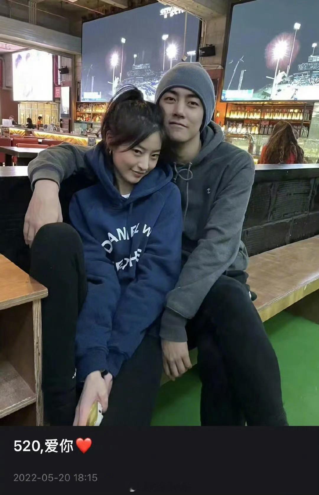 纪凌尘与女友现身机场  纪凌尘带女友现身机场  纪凌尘与女友现身机场，两人恋爱三