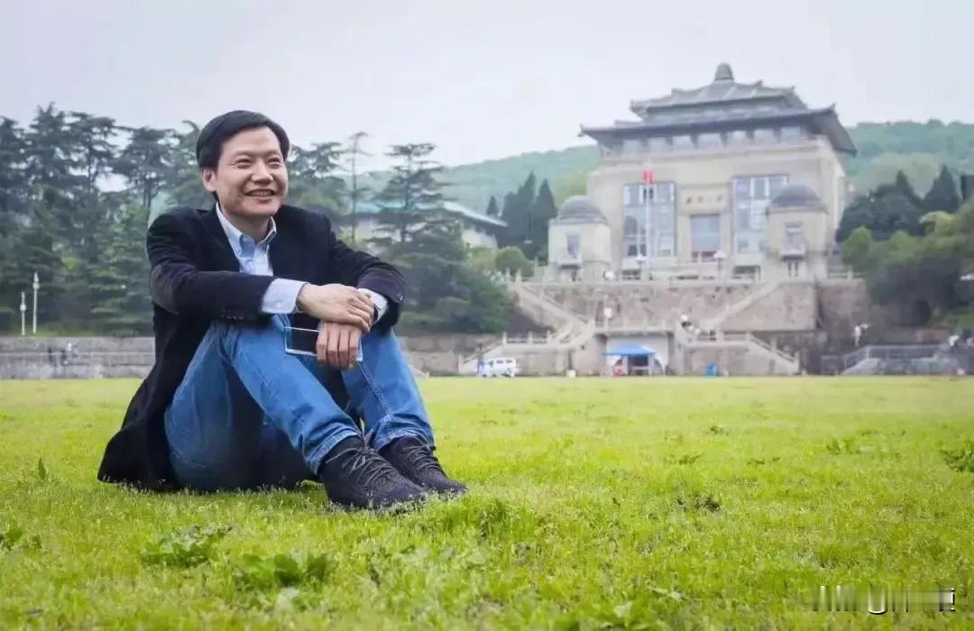 武大图书馆诬陷案的影响越来越大，雷军有义务出来说两句了。
高知名度企业家对母校的